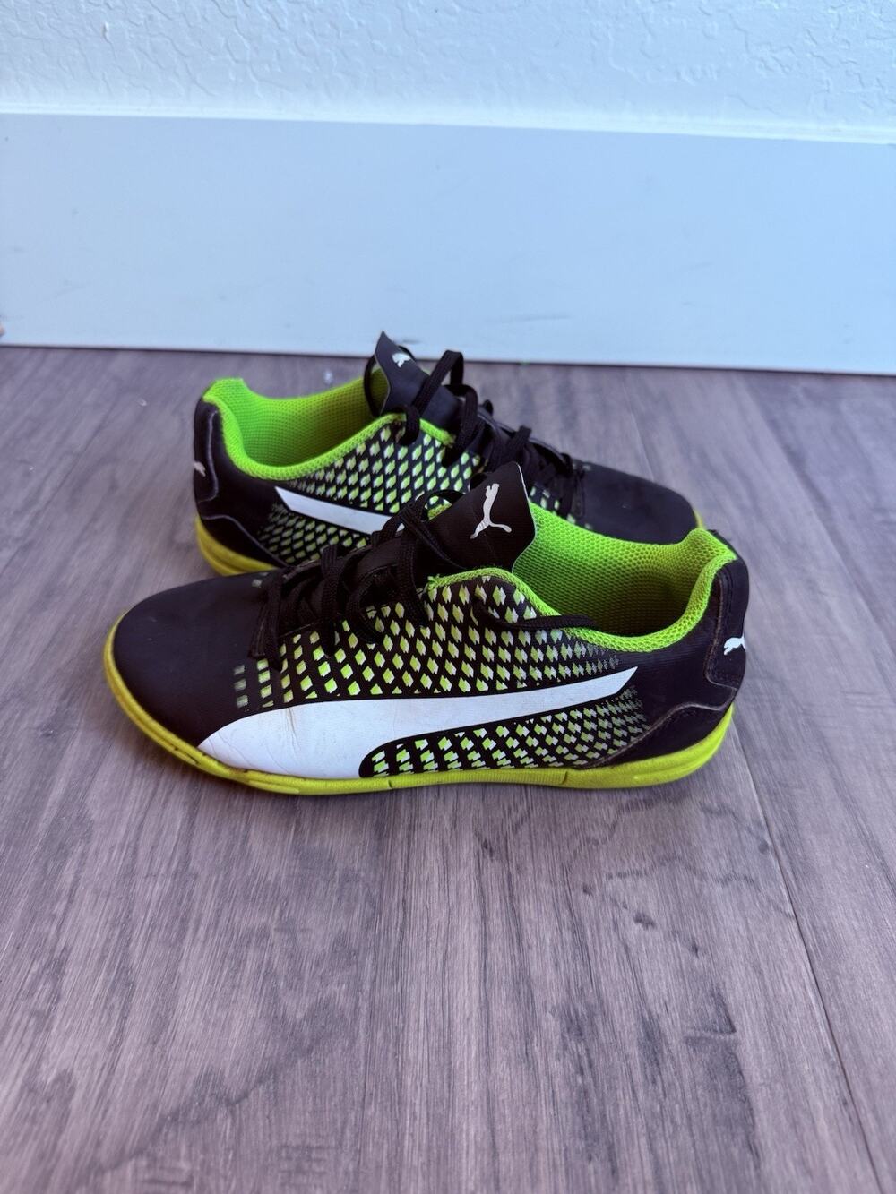 PUMA Boys Indoor Soccer Shoes Black Green Youth Size 3C Lace Up Sneakers Futsal